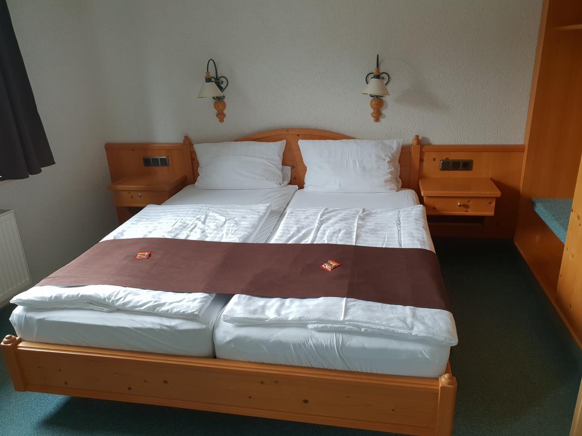 Hotel Gruener Baum Bretzenheim Bagian luar foto
