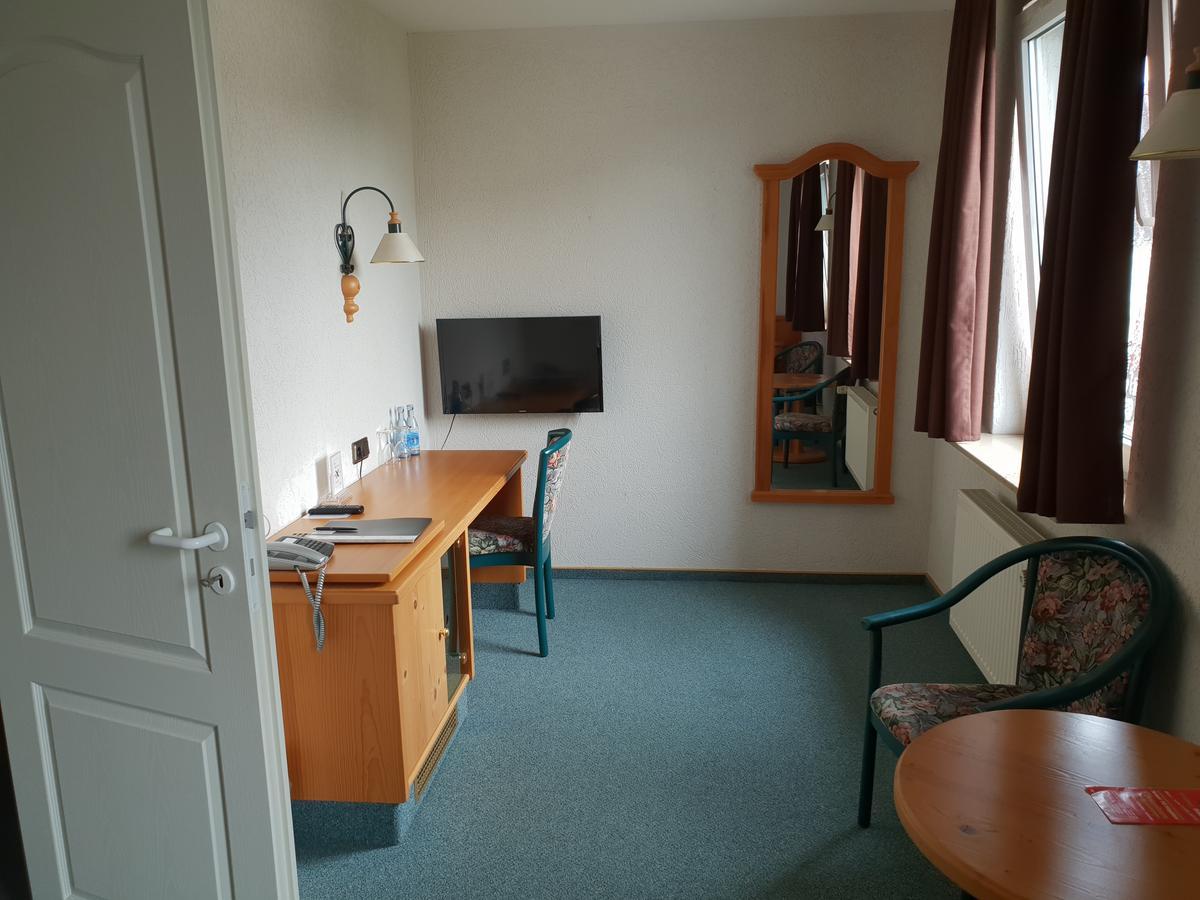 Hotel Gruener Baum Bretzenheim Bagian luar foto