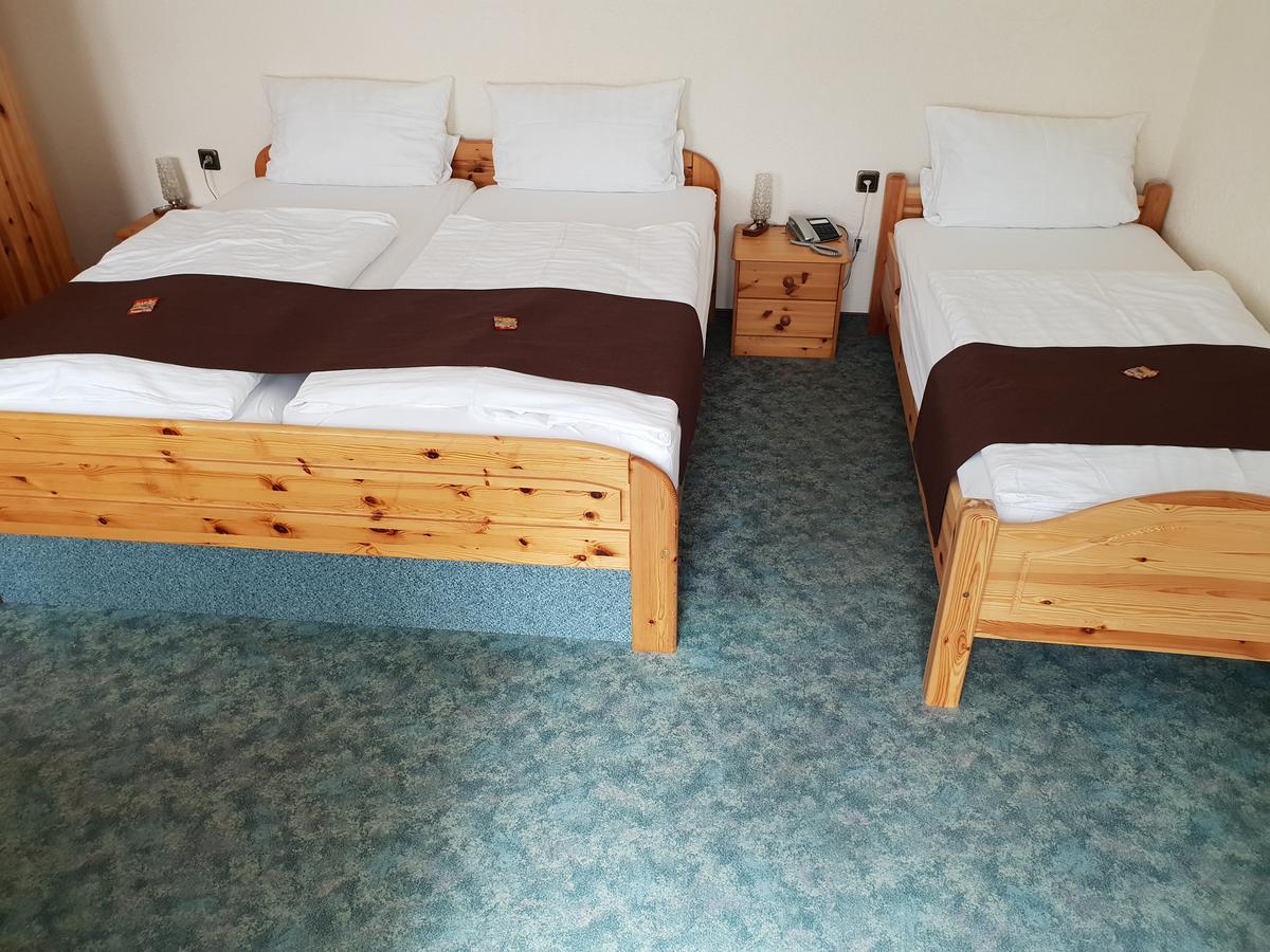 Hotel Gruener Baum Bretzenheim Bagian luar foto
