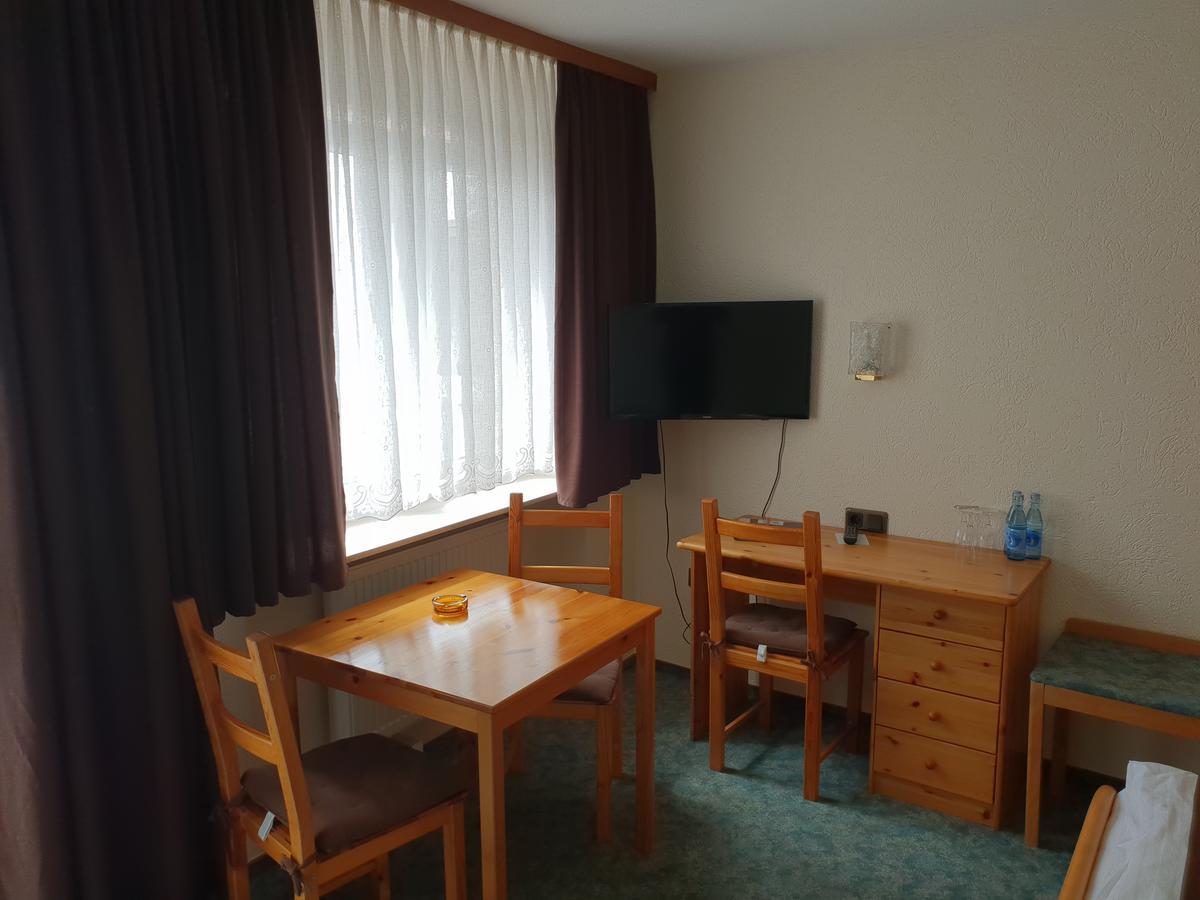 Hotel Gruener Baum Bretzenheim Bagian luar foto